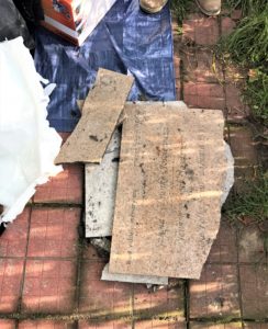 3 Broken tabliczka and text erased