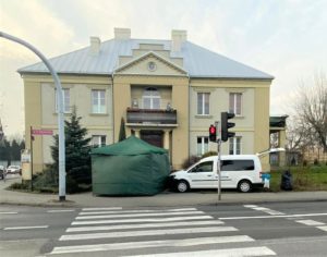 8 ''Imperium Zieleni'' instaling the tabliczka of the former Kommandantur
